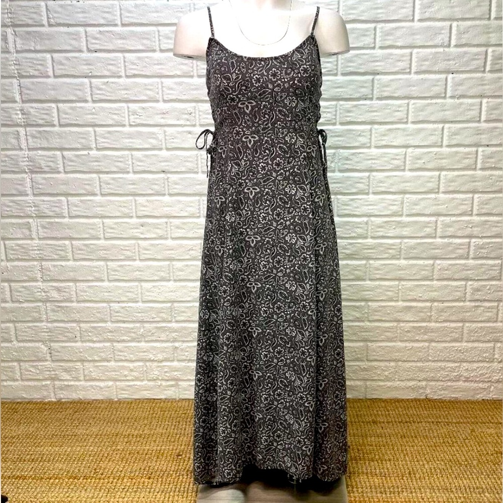 HOLLISTER GRAY & WHITE BOHO PAISLEY/FLORAL PRINT HI-LOW MAXI DRESS SIZE SMALL
